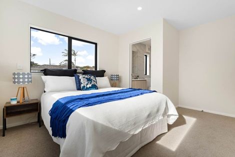 Photo of property in 3/10 Orchid Place, Te Atatu South, Auckland, 0610