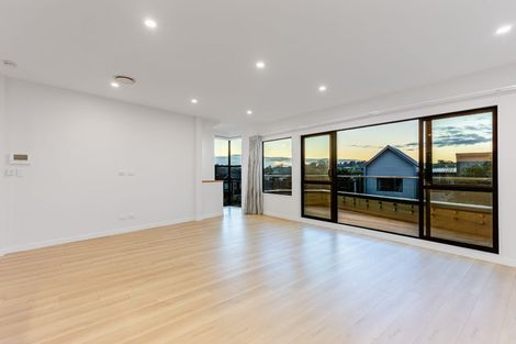 Photo of property in 16 Moki Place, Long Bay, Auckland, 0630