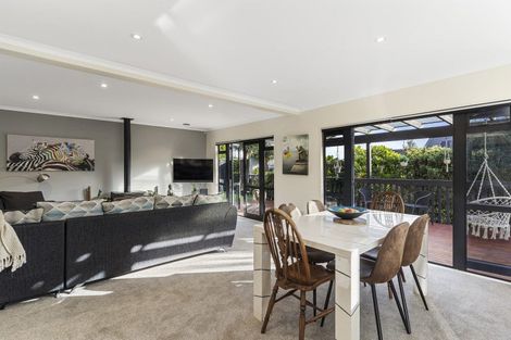 Photo of property in 2/79 Island Road, Beach Haven, Auckland, 0626