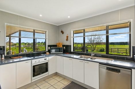 Photo of property in 70 Joblins Road, Levin, 5571