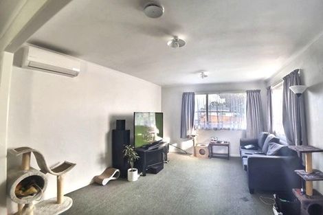 Photo of property in 5 St Margaret Place, West Harbour, Auckland, 0618