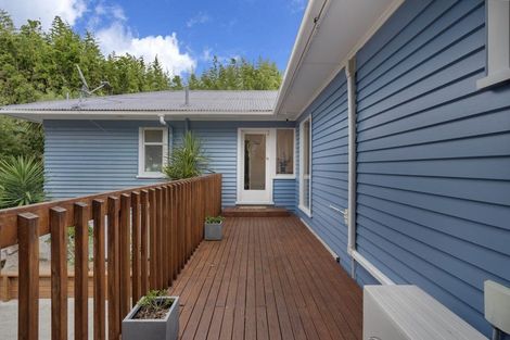 Photo of property in 24 Kingdale Road, Henderson, Auckland, 0610