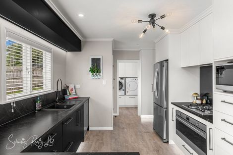 Photo of property in 16 Whaka Street, Maungaturoto, 0520