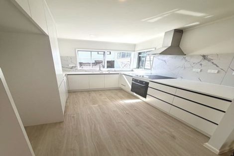 Photo of property in 2/71 Browns Bay Road, Browns Bay, Auckland, 0630