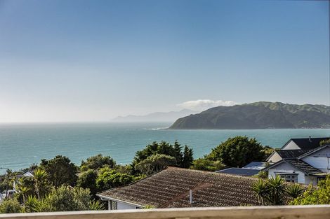 Photo of property in 128 Pikarere Street, Titahi Bay, Porirua, 5022