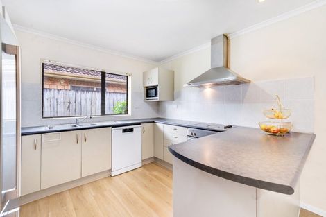 Photo of property in 16 Maadi Place, Papakura, 2110