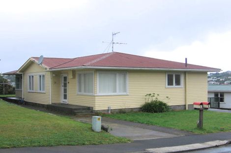 Photo of property in 9 Archbold Street, Newlands, Wellington, 6037