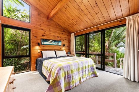 Photo of property in 16 Clinton Road, Tawharanui Peninsula, Matakana, 0986