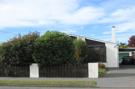 Photo of property in 43 Middlepark Road, Sockburn, Christchurch, 8042