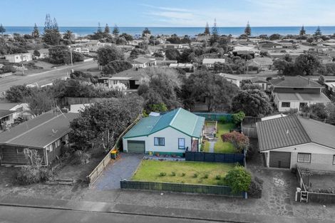 Photo of property in 83 Norfolk Crescent, Otaki Beach, Otaki, 5512