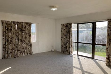 Photo of property in 1/44 Shifnal Drive, Randwick Park, Auckland, 2105