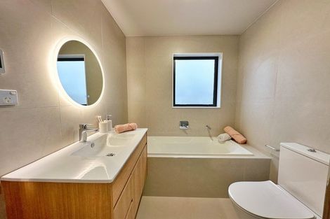 Photo of property in 10f Robert Burke Place, Henderson, Auckland, 0612