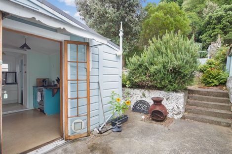 Photo of property in 176 Sutherland Road, Lyall Bay, Wellington, 6022
