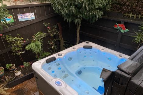 Photo of property in 1/36 Seaview Road, Castor Bay, Auckland, 0620