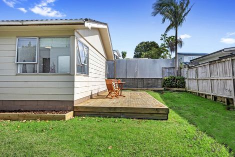 Photo of property in 3/100 Royal Road, Massey, Auckland, 0614