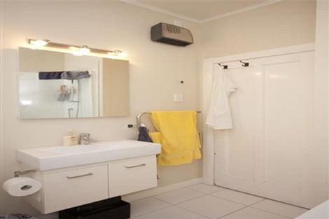 Photo of property in 5 Rodney Street, Northland, Wellington, 6012