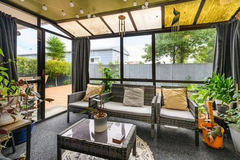 Photo of property in 83 Shamrock Street, Takaro, Palmerston North, 4412