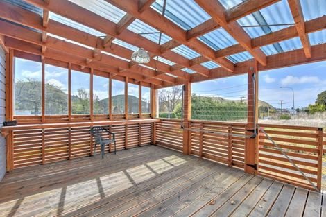 Photo of property in 63 Main Road, Clinton, 9534