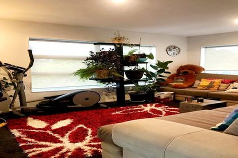 Photo of property in 37 Newington Road, Henderson, Auckland, 0612