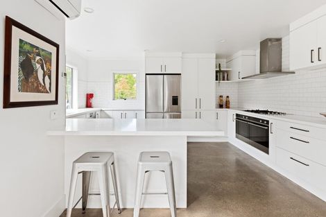 Photo of property in 4 Tauroa Valley, Havelock North, 4130