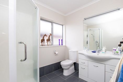 Photo of property in 10 Harris Place, Ngatea, 3503