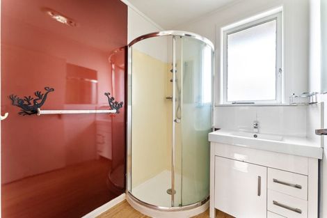 Photo of property in 30 Ozich Avenue, Te Atatu South, Auckland, 0610