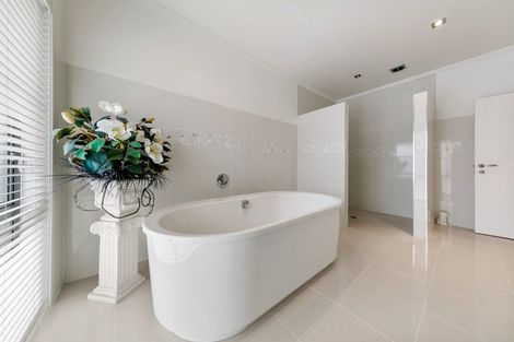 Photo of property in 7 Burgundy Park Avenue, Henderson, Auckland, 0612