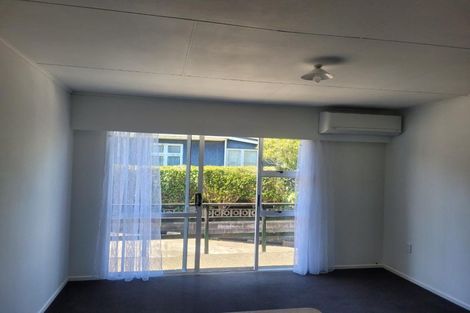 Photo of property in 8 Simons Street, Moturoa, New Plymouth, 4310