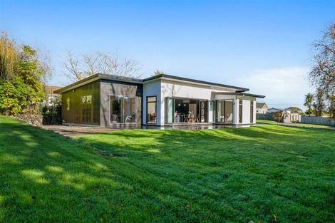 Photo of property in 112 Kawiu Road, Levin, 5510