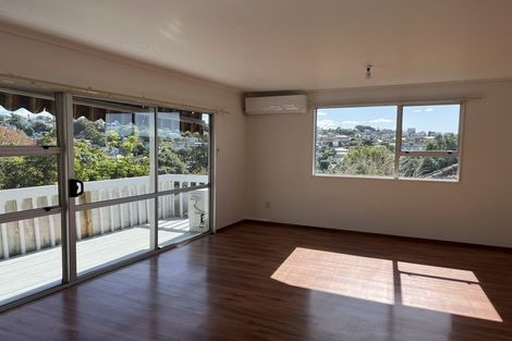 Photo of property in 1/18 Theban Place, Totara Vale, Auckland, 0629