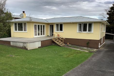 Photo of property in 2/18 Seaview Road, Glenfield, Auckland, 0629