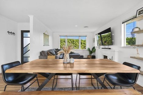 Photo of property in 215 Mangorei Road, Merrilands, New Plymouth, 4312