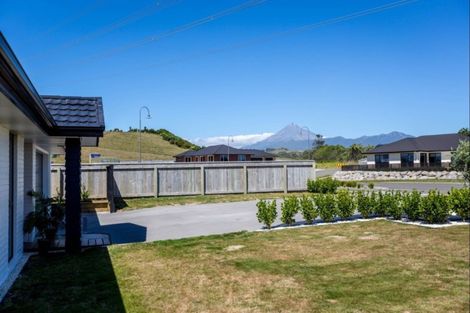 Photo of property in 10 Honeyfield Drive, Whalers Gate, New Plymouth, 4310