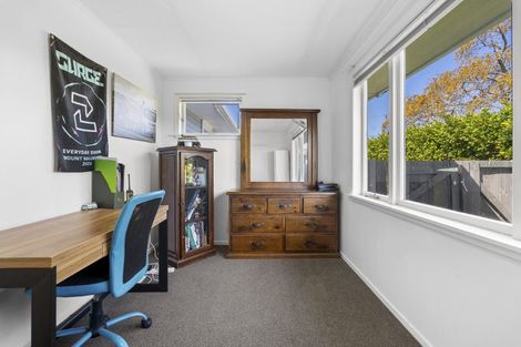 Photo of property in 215 Mangorei Road, Merrilands, New Plymouth, 4312