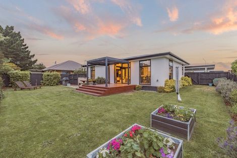 Photo of property in 299a Wainoni Road, Avondale, Christchurch, 8061