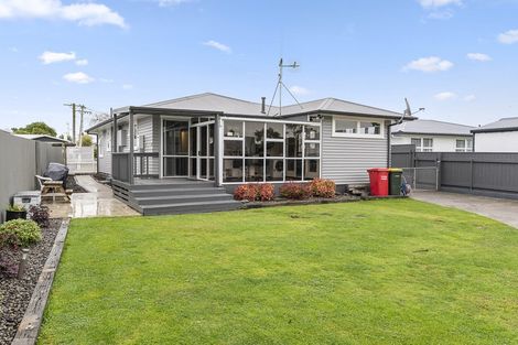 Photo of property in 41 Karaka Crescent, Levin, 5510