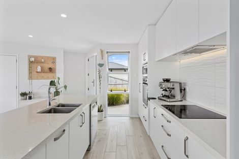 Photo of property in 18 Westhill Lane, Papamoa Beach, Papamoa, 3118