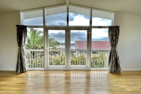 Photo of property in 71 Tiroroa Avenue, Te Atatu South, Auckland, 0610