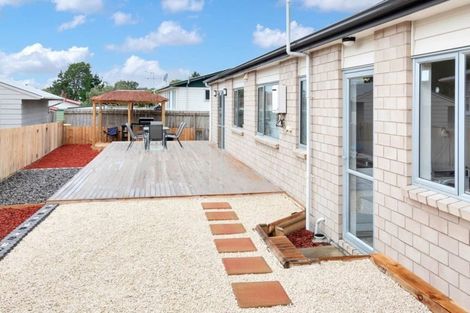 Photo of property in 17 Clendon Place, Manurewa, Auckland, 2102