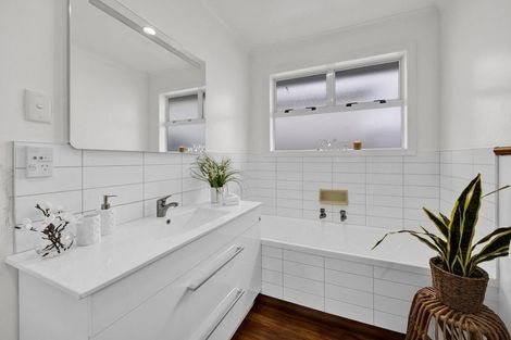 Photo of property in 3a Waimea Street, Westown, New Plymouth, 4310