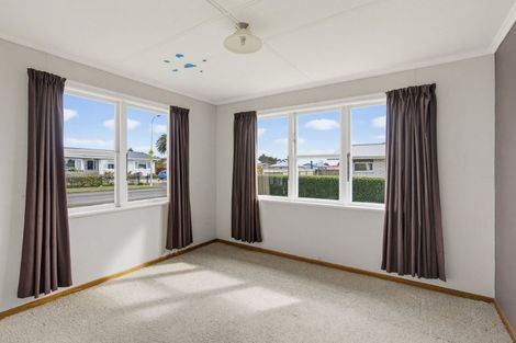 Photo of property in 12 Collingwood Street, Levin, 5510