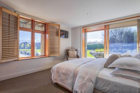 Photo of property in 8 Waimana Place, Wanaka, 9305