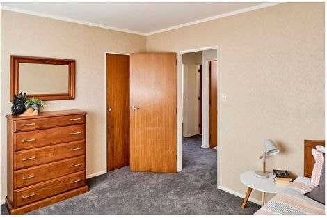 Photo of property in 5 Ruskin Road, Newlands, Wellington, 6037