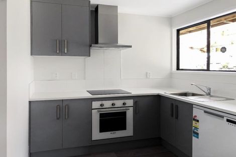 Photo of property in 90 Sunvue Road, Glen Eden, Auckland, 0602