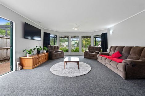 Photo of property in 21 Capricorn Place, Kawaha Point, Rotorua, 3010