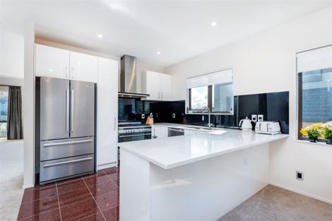 Photo of property in 21 Midhurst Avenue, Henderson, Auckland, 0612