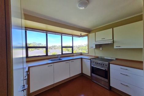 Photo of property in 2/6 Mcquoid Place, Glenfield, Auckland, 0629