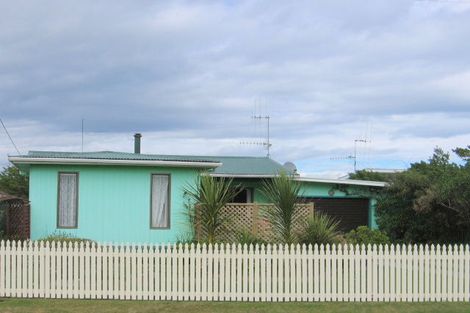Photo of property in 12 Dewe Terrace, Foxton Beach, Foxton, 4815