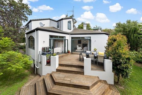 Photo of property in 2/8 Tui Glen Road, Birkenhead, Auckland, 0626