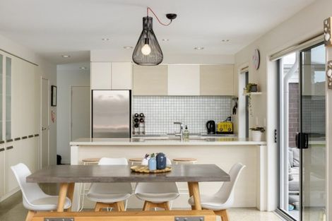 Photo of property in 23 Butterworth Crescent, Papamoa Beach, Papamoa, 3118